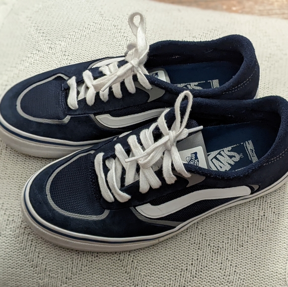 Men's Vans - Picture 1 of 9